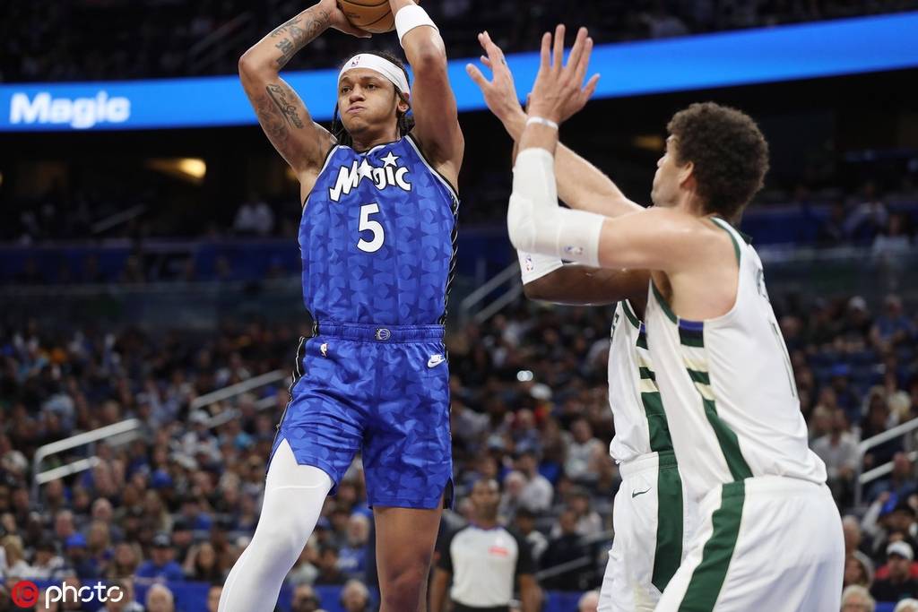 奥兰多魔术迎NBA季后赛关键赛，加时末段豪取连胜，气氛紧张，轮换策略成焦点的简单介绍
