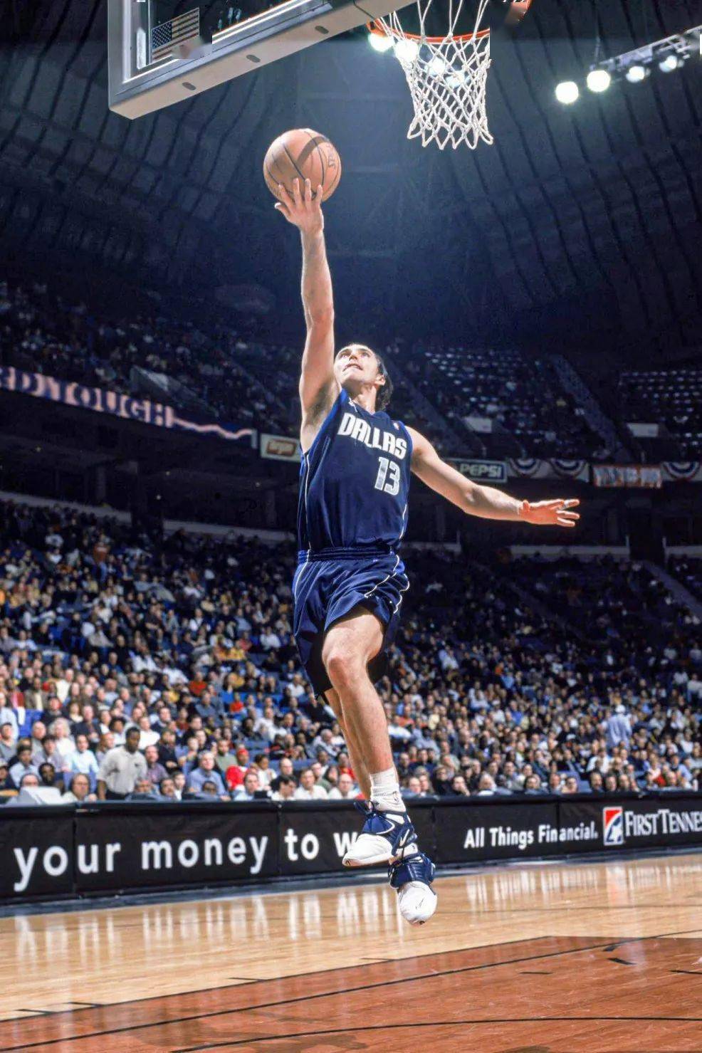 菲尼克斯太阳训练开放日；赛前止住颓势引欢呼；全明星赛在即；更衣室氛围转暖的简单介绍