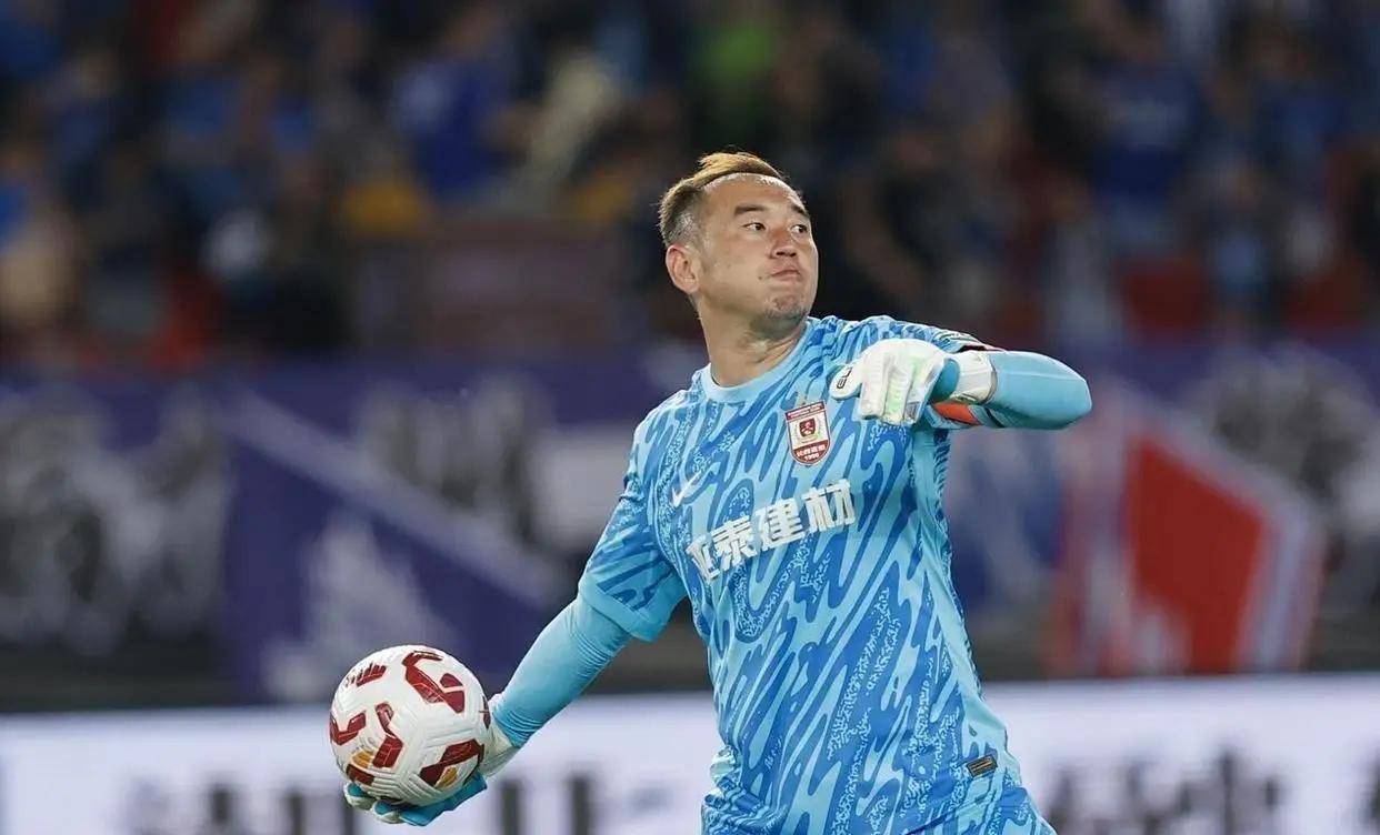 万博app下载地址赛地聚焦：中超冲刺阶段热度飙升，切尔西防线松动，更衣室稳定，资深球员宣示担当的简单介绍