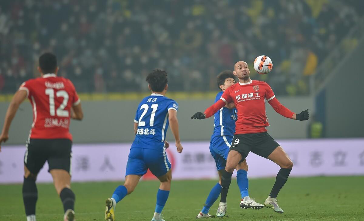 万博体育下载包含成都蓉城内部会议纪要流出：今夜完成体检，中超使命明确，轮换策略成焦点的词条