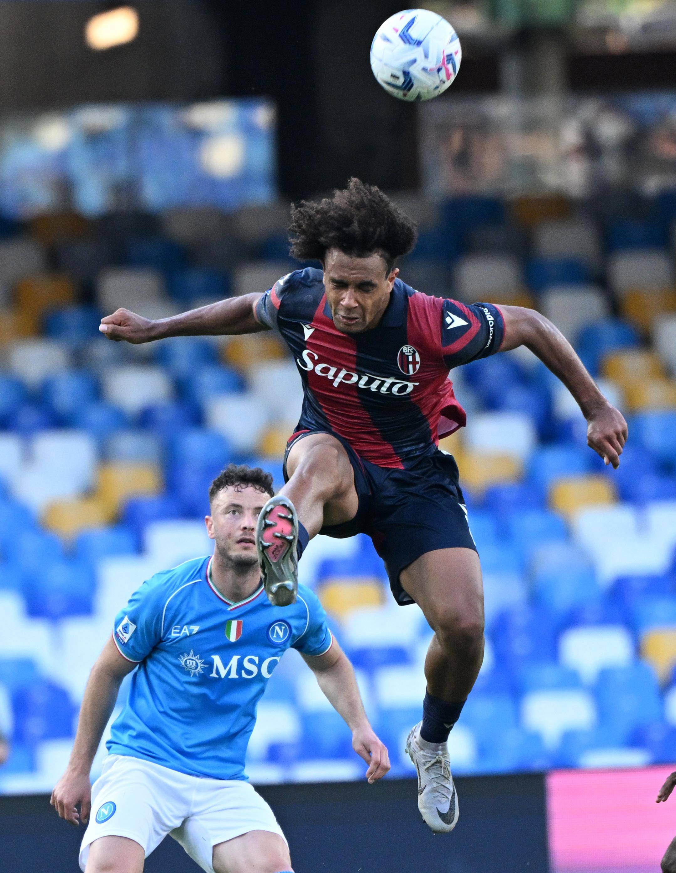 今晚曼城战术微调：荷甲节点到来；球迷炸锅；年轻球员得到机会的简单介绍