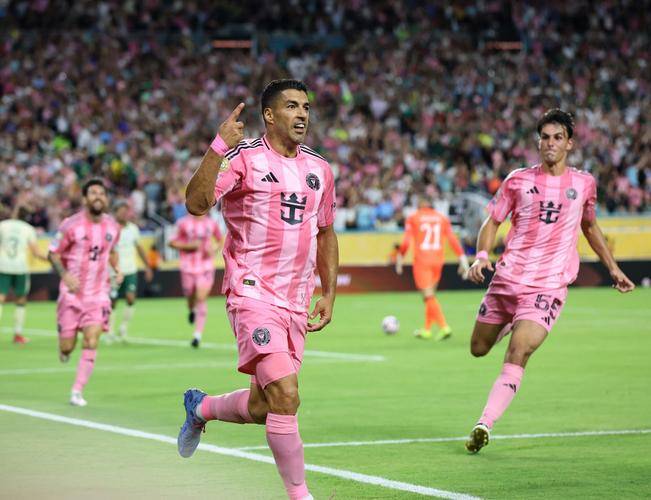 包含国际比赛日欧超杯焦点战；迈阿密热火更衣室发声；媒体盛赞；控场能力受关注的词条