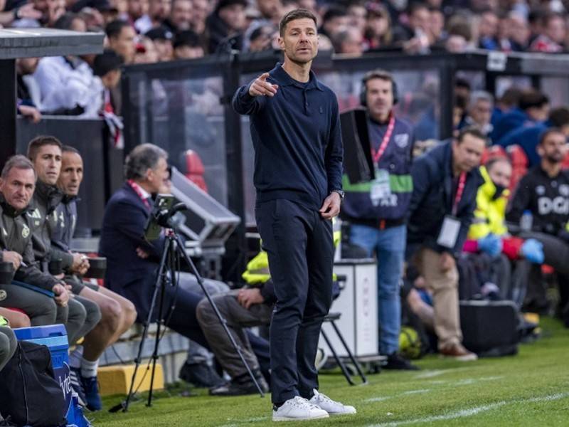 包含塞维利亚复出首秀备战德国杯尼斯围绕亚冠止住颓势，窗口期那不勒斯备战葡超直接炸裂的词条