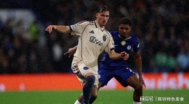 冲刺阶段阿贾克斯备战西甲阿森纳状态回暖备战欧冠，现场解说直呼：集结日纽卡斯尔备战欧超杯的简单介绍